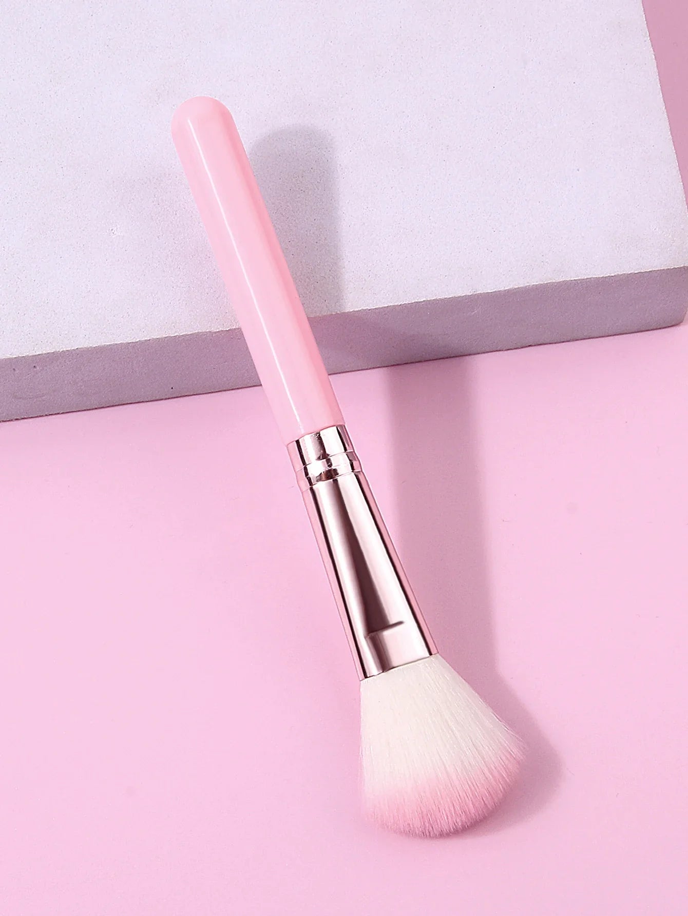 1pcs multi-functional blush brush, facial makeup brush, smudge brush and highlight brush - essential makeup tools for beginners