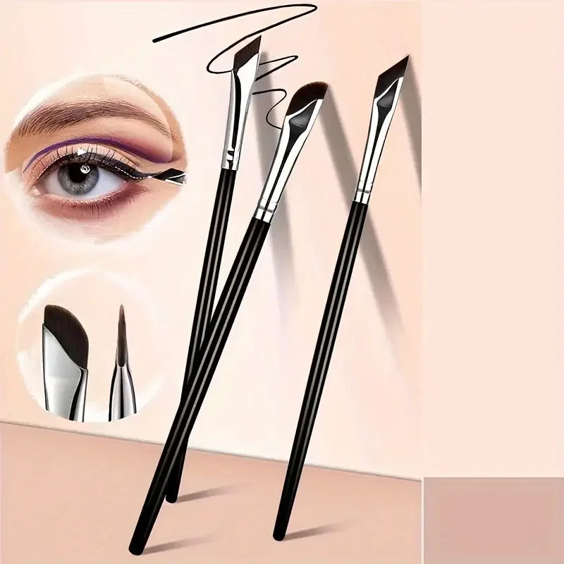 Eyeliner brush set, with tilted fine blade, suitable for precise application - suitable for all skin types.